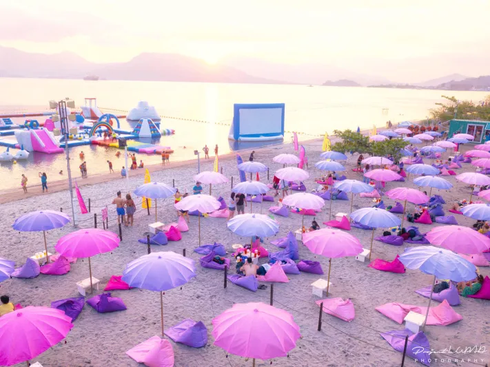 جزيرة يونيكورن العائمة في الفلبين.. سياحة بطعم المرح 