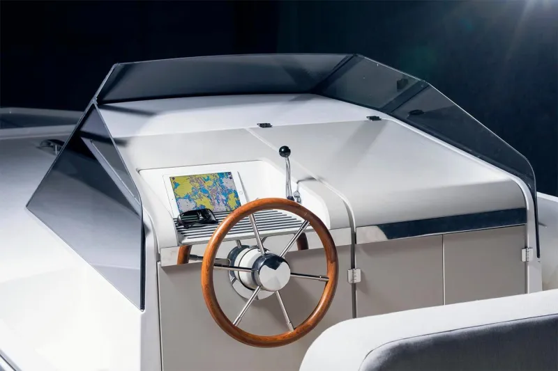 Q-Yachts.. يخت ذكي يتحكم فيه بجهاز iPad (فيديو)