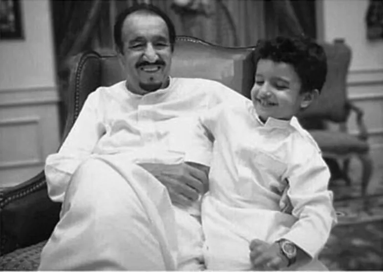 لقطات مميزة للملك سلمان مع حفيده (صور)