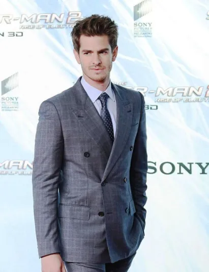 إطلالة نجوم هوليوود بالبدل.. وسامة وأناقة وجاذبية (صور)