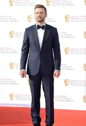 إطلالة نجوم هوليوود بالبدل.. وسامة وأناقة وجاذبية (صور)