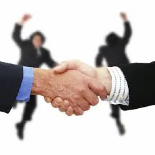 كيف يتفاوض رواد الأعمال مع العملاء دون تقديم تنازلات وتخفيض السعر؟