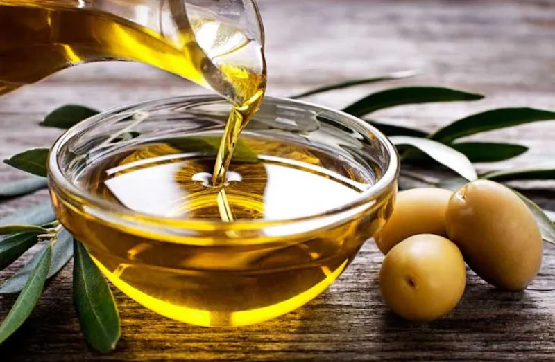 تريد شعرًا كثيفًا وجذابًا؟ طرق طبيعية لعلاج الشعر الخفيف لدى الرجال وزيادة كثافته