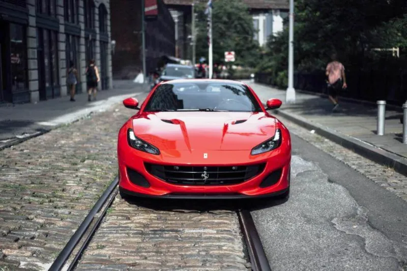 «فيراري»تكشف عن سيارتها الجديدة بقيمة 215 ألف دولار (فيديو)