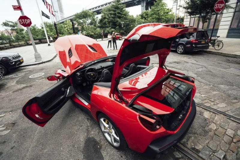 «فيراري»تكشف عن سيارتها الجديدة بقيمة 215 ألف دولار (فيديو)