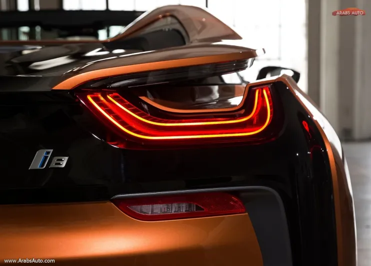 BMW تكشف عن سيارتها الرياضية الجديدة "أي 8 رودستر" (صور)