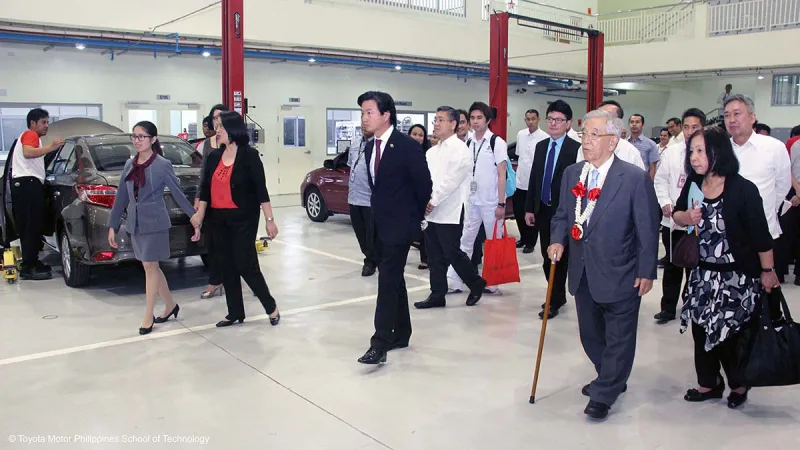 شويشيرو تويودا.. الرجل الذي دخل عالم السيارات من أوسع أبوابه