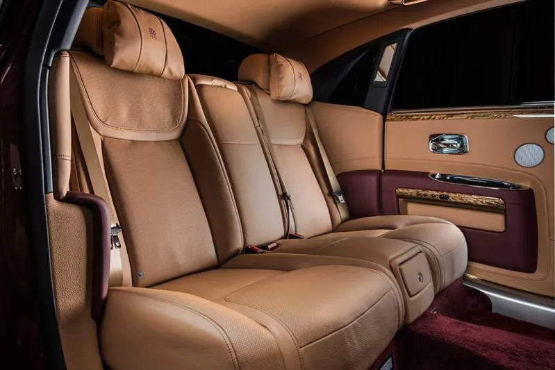 سيارة رولز رويس جوست تتلألأ بالألماس (فيديو)