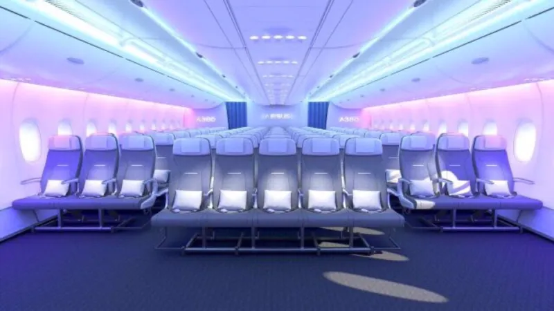 ماذا يعني وجود مثلث صغير فوق بعض مقاعد الطائرة؟