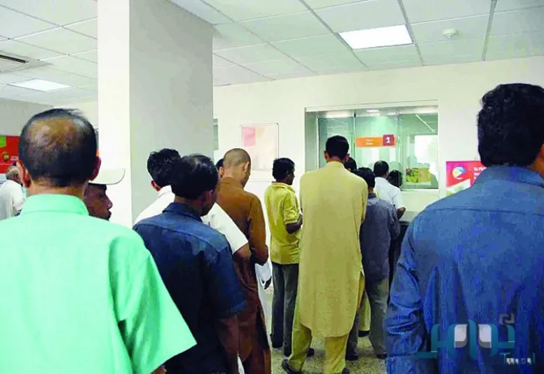 تعرف على صحة فرض رسوم على تحويلات العاملين الأجانب في السعودية