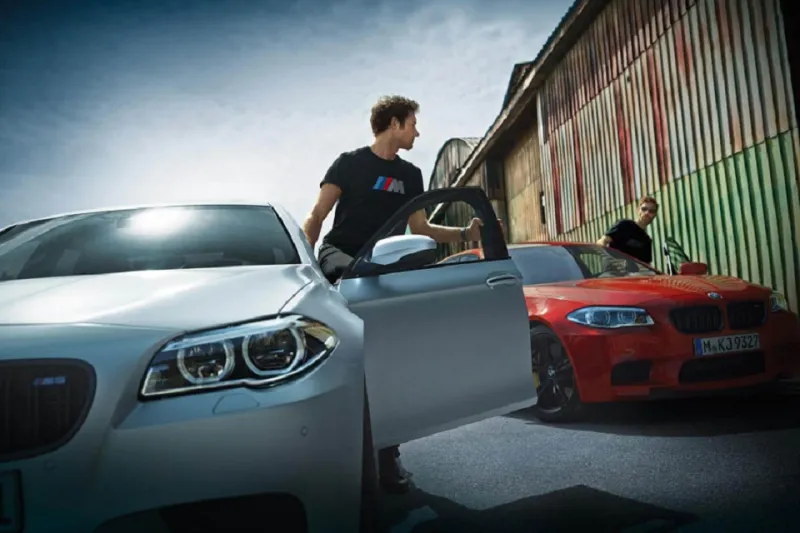 بي إم دبليو تطرح مجموعة قمصان للرجل الأنيق