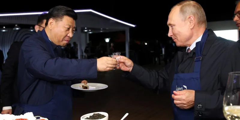 بوتن يستعرض مهارته في الطهي (فيديو)