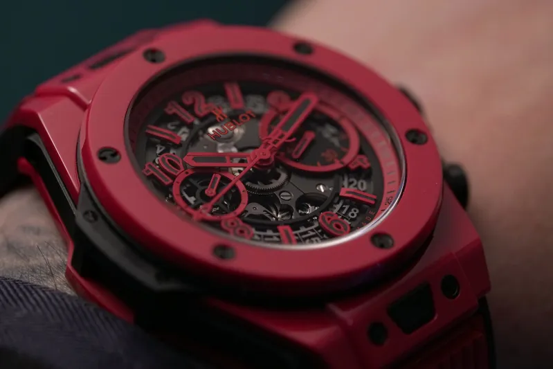 ساعة "Hublot" الخزفية تتصدر عالم الساعات بلونها المثير
