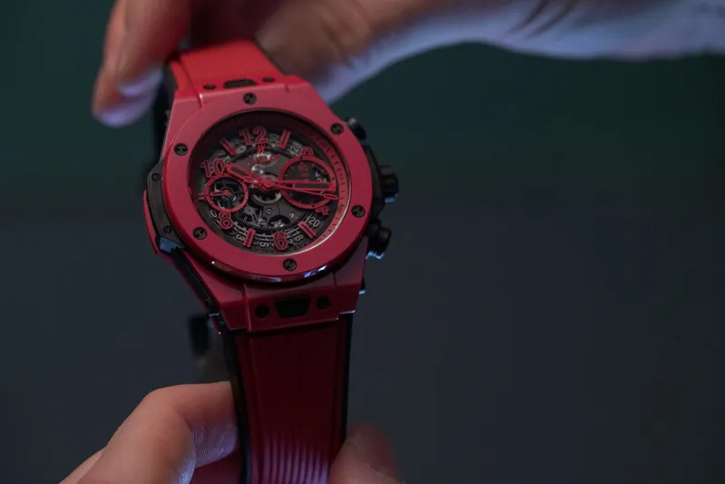 ساعة "Hublot" الخزفية تتصدر عالم الساعات بلونها المثير