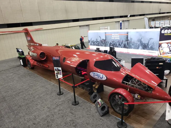 ليموزين جت.. طائرة تتحول إلى ليموزين فاخر (صور)