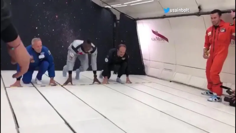 أسرع رجل في العالم يتحدى الجاذبية ويتسابق في الفضاء! (فيديو)