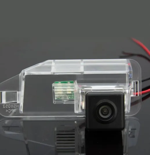 في أول تطور من نوعه.. لكزس تزود نسختها ES بكاميرات رؤية خلفية بدلا من المرايا الجانبية