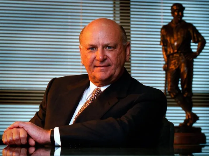 كيف تحول هارى وين من عامل نظافة لواحد من أغنى رجال أعمال أمريكا؟