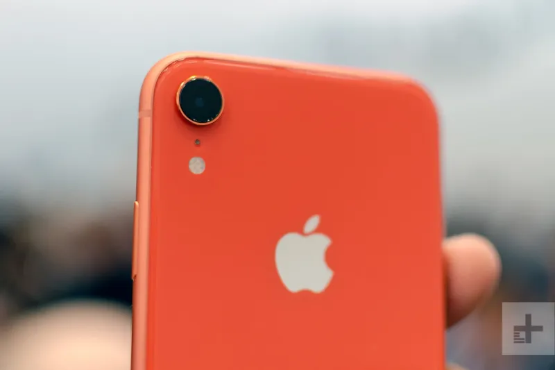 آيفون iPhone XR ليس هاتفًا منخفض التكلفة بل الأفضل لرجال الأعمال