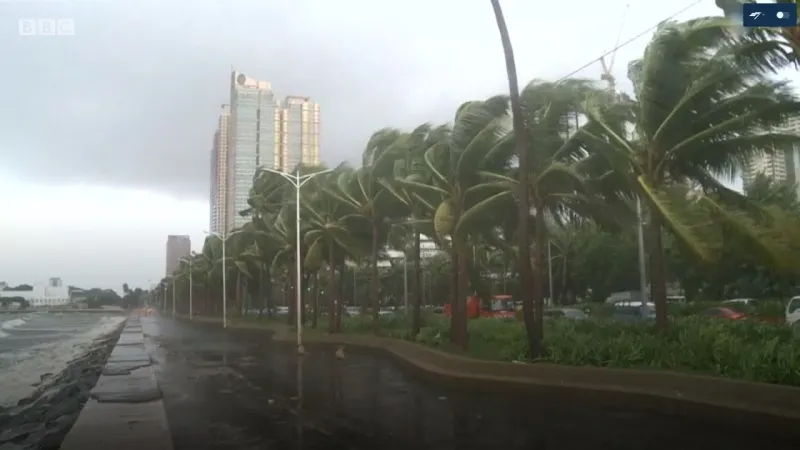 لقطات مروعة لإعصار" مانكوت" في الصين بعد تدميره الفلبين ( فيديو)