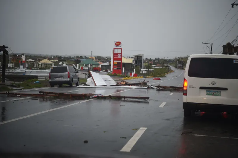 لقطات مروعة لإعصار" مانكوت" في الصين بعد تدميره الفلبين ( فيديو)