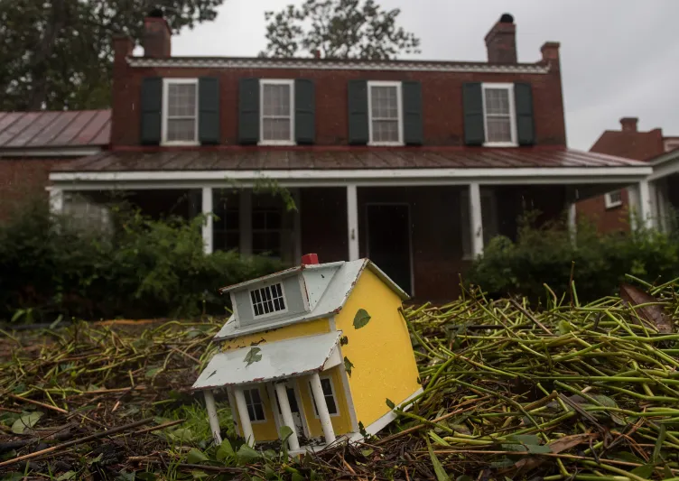 فيديو وصور.. آخرهم مانكوت وفلورنس.. أكثر الأعاصير كارثية في العالم