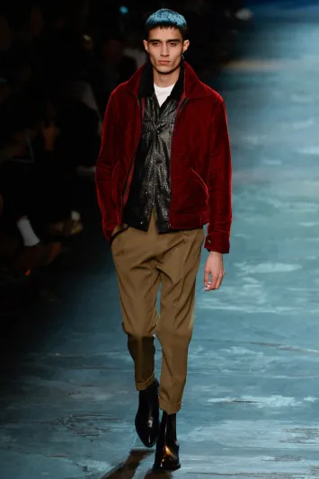 للرجال.. لعبة الأناقة على إيقاع شوارع باريس