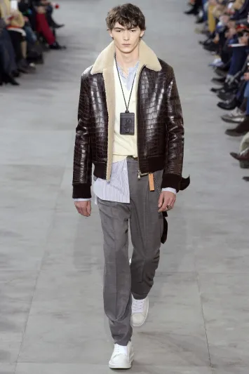 للرجال.. لعبة الأناقة على إيقاع شوارع باريس