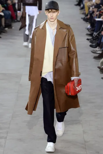 للرجال.. لعبة الأناقة على إيقاع شوارع باريس