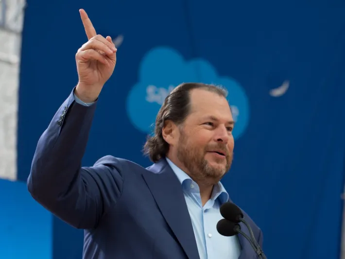 «تايم» الأمريكية تقع في شباك الملياردير الأمريكي «مارك بنيوف»