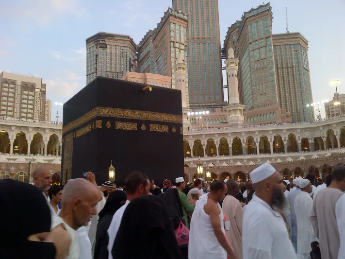 السعودية تسمح للمعتمرين والزوار القادمين من خارجها بزيارة مدنها بشرط تعرف عليه!