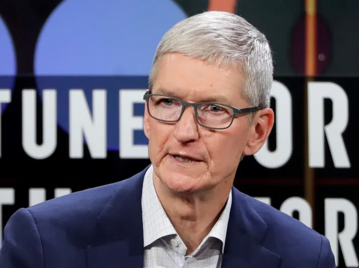 لماذا أسعار أجهزة أيفون الجديدة باهظة الثمن؟.. «تيم كوك» يجيبك