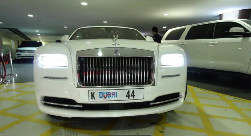 فقط بدبي.. سنة ميلادك على لوحة سيارتك!