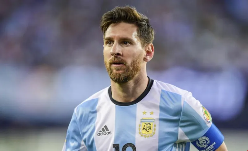 ما هو موقف ميسي من المشاركة بمبارة الأرجنتين والبرازيل بالسعودية؟