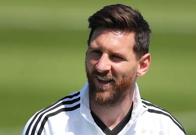 ما هو موقف ميسي من المشاركة بمبارة الأرجنتين والبرازيل بالسعودية؟