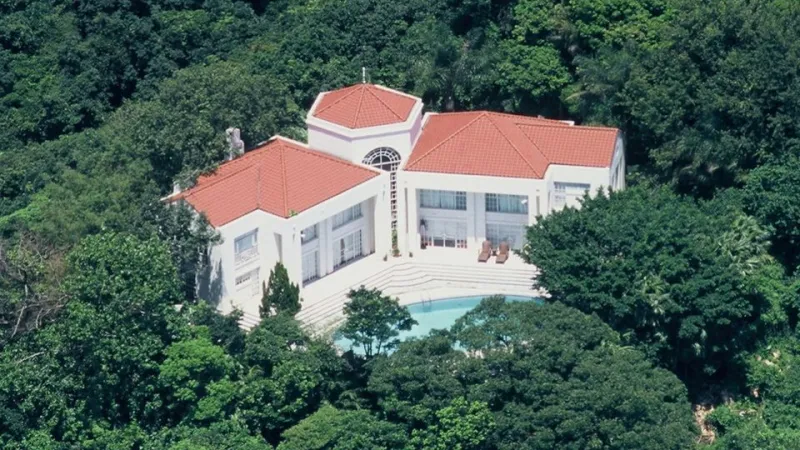 أغلى منزل في العالم..مكون من أربع غرف ويباع في هونج كونج! (فيديو)