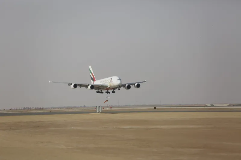 طائرة الإمارات الإيرباص A380 تهبط في الرياض احتفالاً باليوم الوطني السعودي 88
