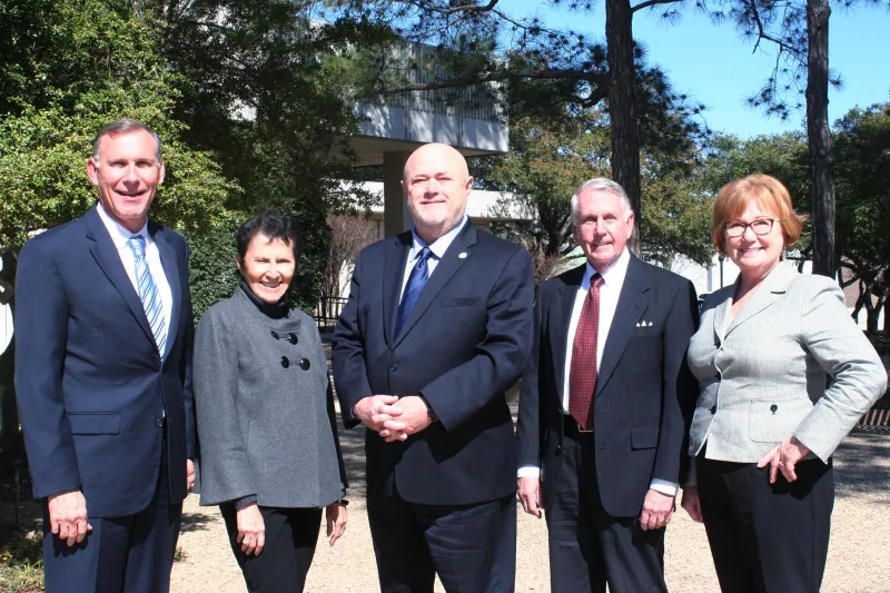 انفوجراف.. 5 أنواع مختلفة من القيادة لكل منها عيوبها ومميزاتها.. فأيهم يناسبك؟