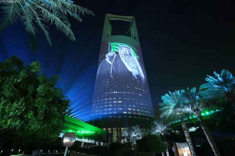 العاصمة السعودية تتوشح بالأخضر احتفاء باليوم الوطني السعودي الـ88