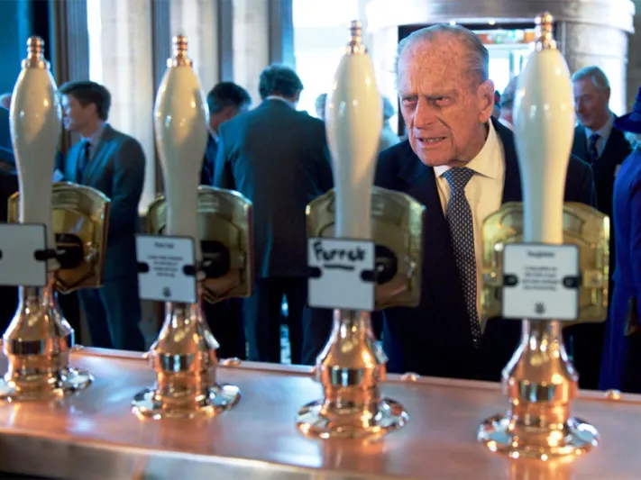 الأمير فيليب.. حياة مذهلة لقرابة القرن (صور)