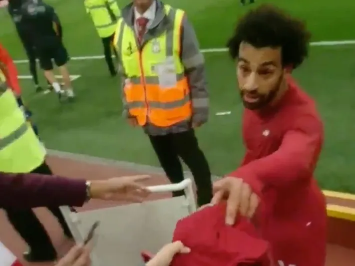 مشهد إنساني مؤثر لمحمد صلاح (فيديو)