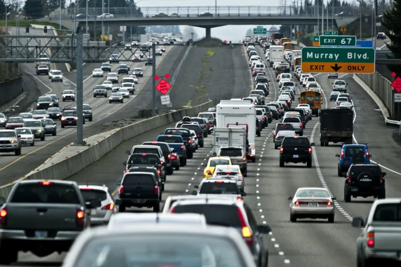 بخطوات بسيطة.. تتجنب الغثيان خلال القيادة