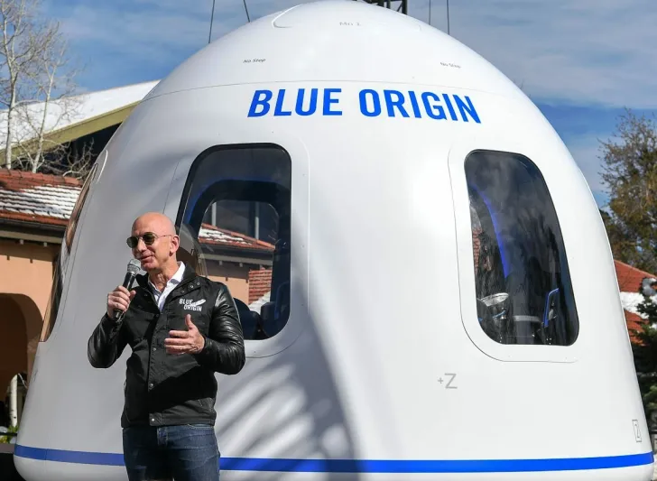 جيف بيزوس يكشف عن التصميم الداخلي لمركبتها الفضائية (فيديو)