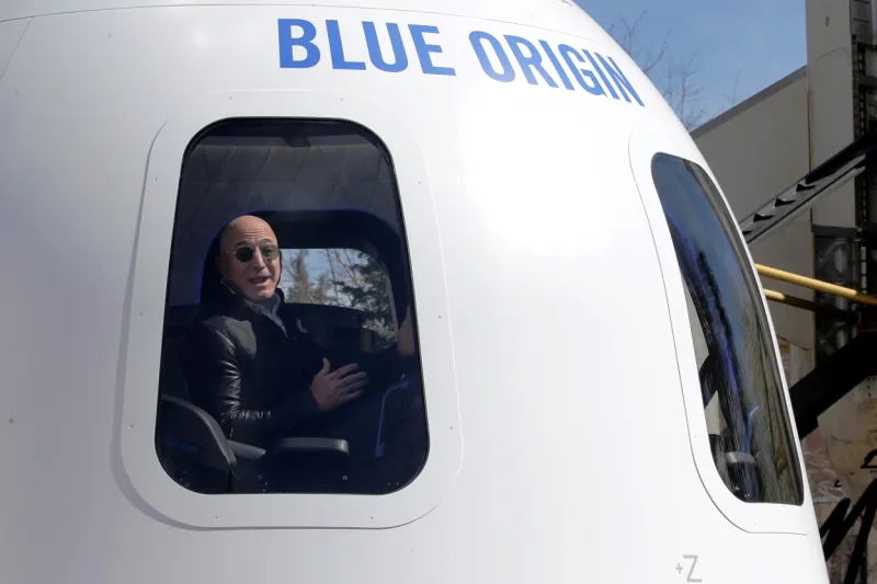 جيف بيزوس يكشف عن التصميم الداخلي لمركبتها الفضائية (فيديو)