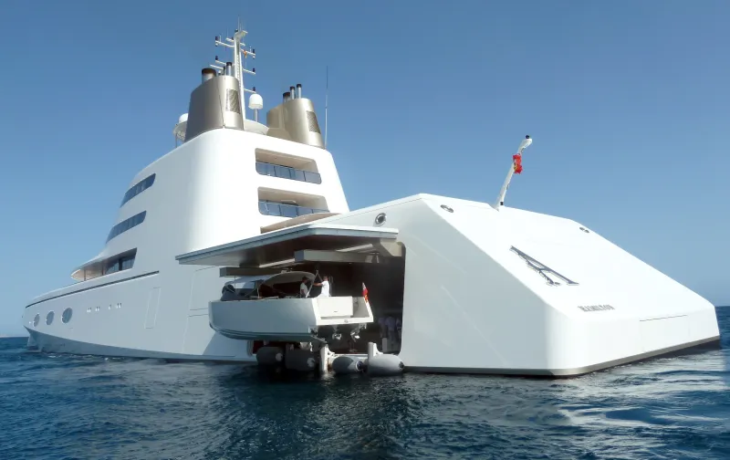 بطول 55 مترًا.. إليك أفخم يخوت العالم (صور)