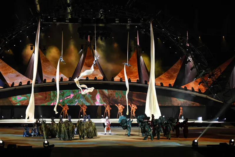 شاهد.. العرض الأضخم لسيرك "دو سوليه" في الرياض احتفالا باليوم الوطني