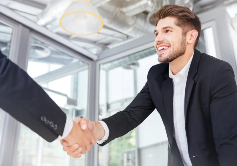 4 أسباب تدفعك لتنجب توظيف مطور لشركتك الناشئة بدوام كامل (إنفوجرافيك)