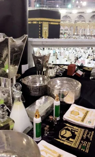 ما هي الأدوات المستخدمة في غسل الكعبة المشرفة؟