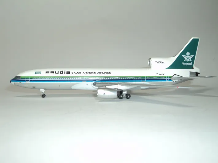 قصة "مهووس أيرلندي".. تبرّع بـ 2300 "طائرة" إلى مطار شانون بعدما أنفق عليها كل أمواله (فيديو)