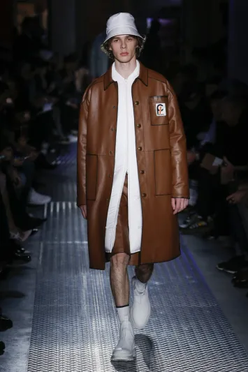 الجعبات تزين الملابس الرجالية الخارجية... هكذا تستفيد منها